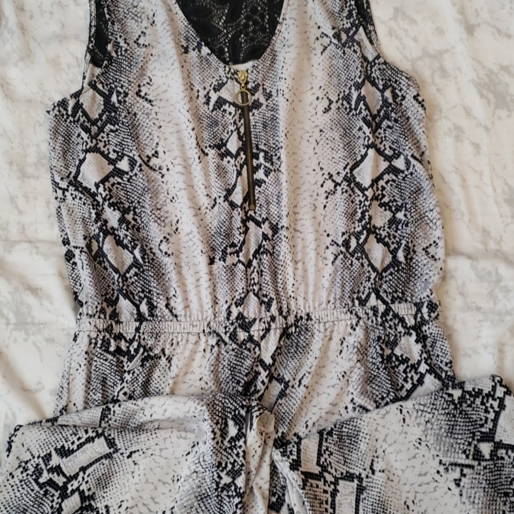 Jumpsuit - Picture 7 of 8